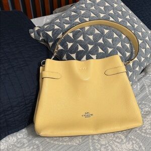 Coach butter Yellow Leather Shoulder Bag
